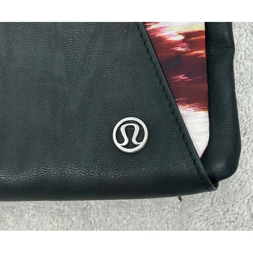Lululemon In the Present Pouch Kit Cosmetic Bag 2 in 1